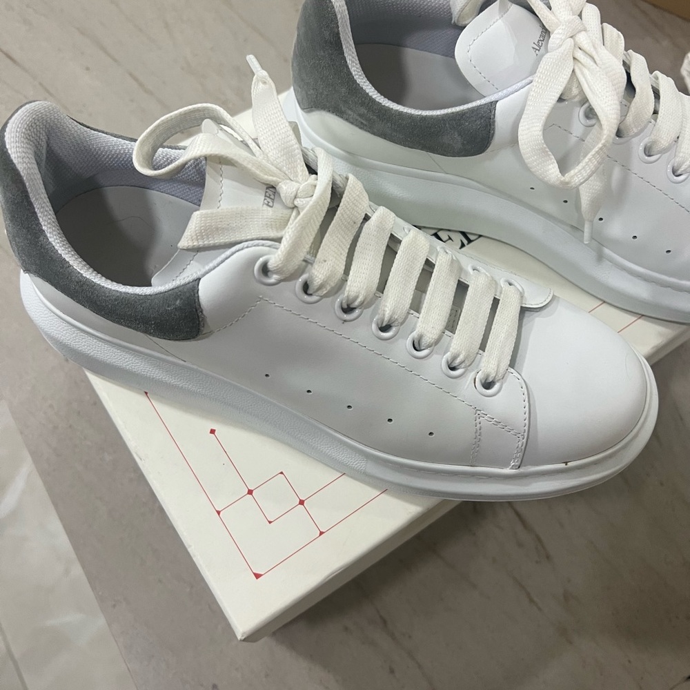 Alexander McQueen Sneaker - lightly worn European size 42/9 men USA